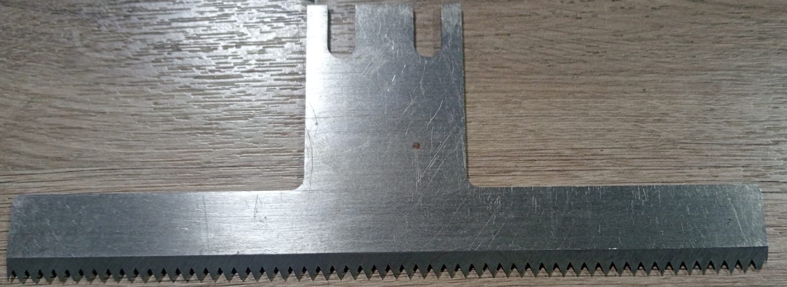 CUCHILLA EN T 165X64X3MM - Imagen 1
