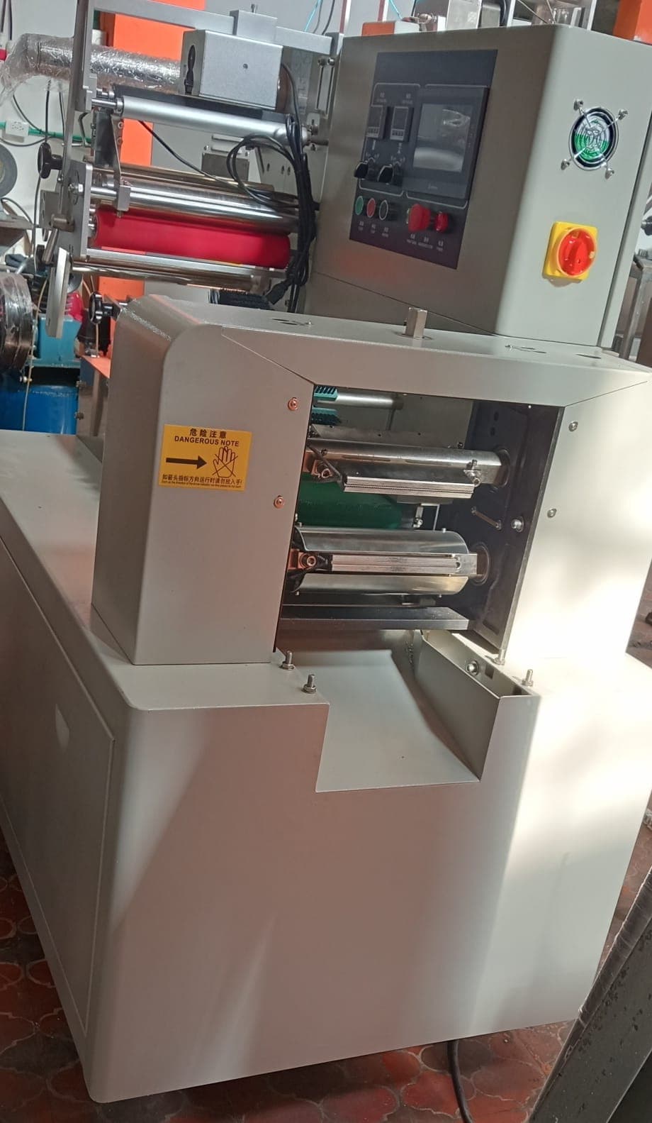 EMPACADORA HORIZONTAL  JK-ZS350B 3SERVOS2MORDAZAS EN PINTURA - Imagen 1