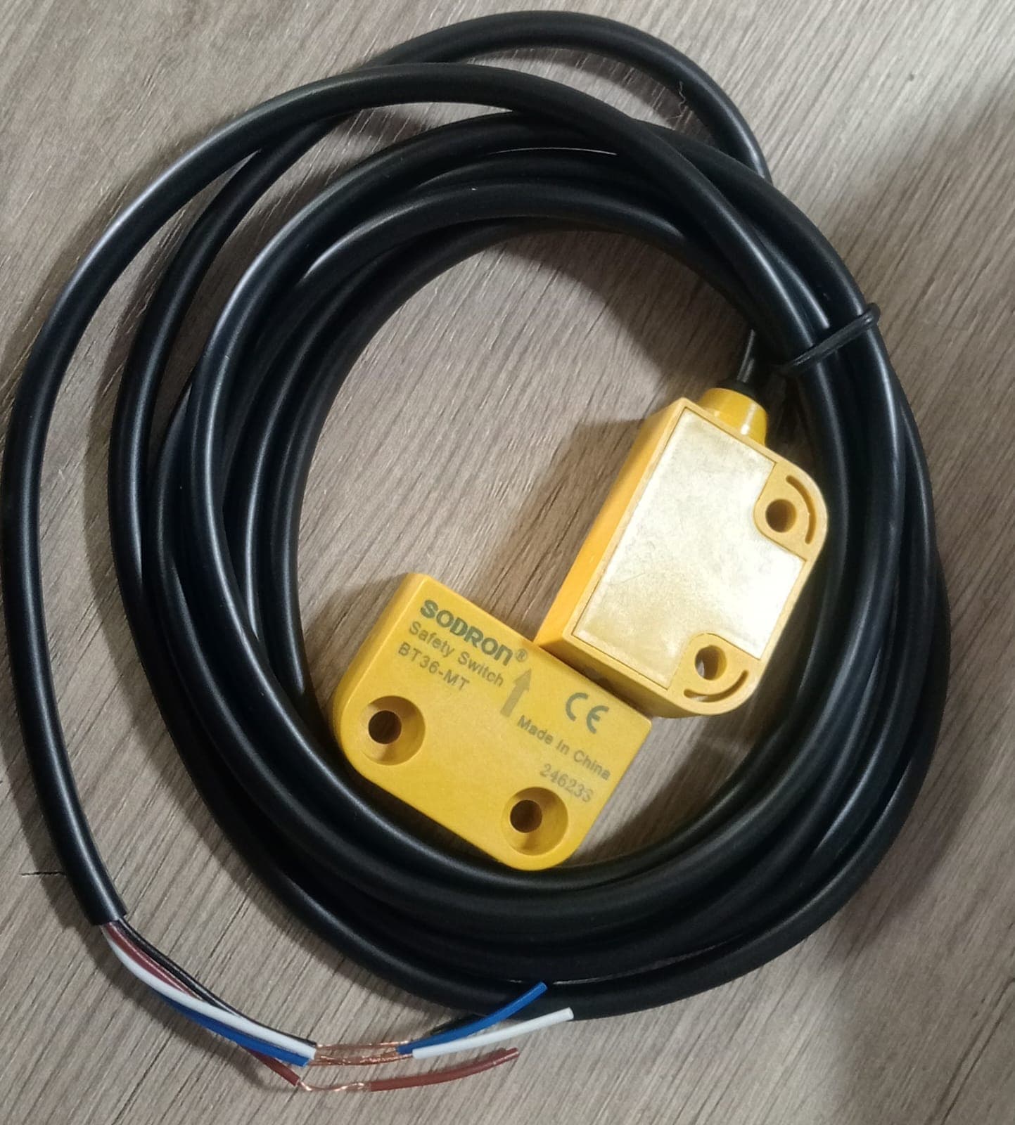 SENSOR DE PROXIMIDAD PARA GUARDA SODRON BT36-20BPA2 (10-30VDC) - Imagen 1