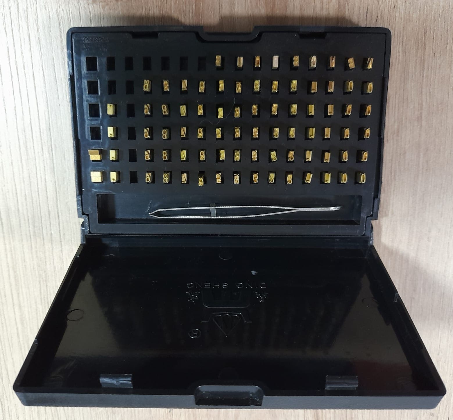 CAJA DE TIPOS 4MM / 56 UNIDADES (T-2*4*15)