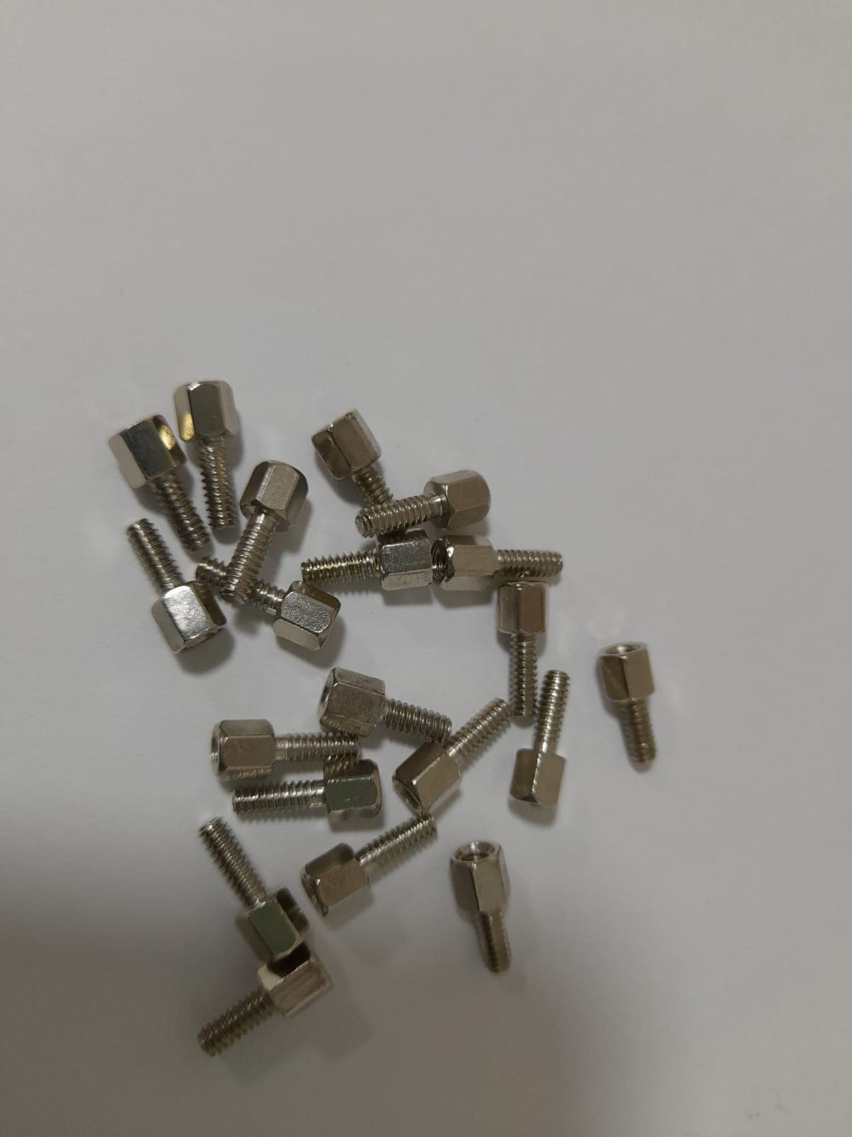 TORNILLO FIJACIÓN DE PUERTO USB - Imagen 1