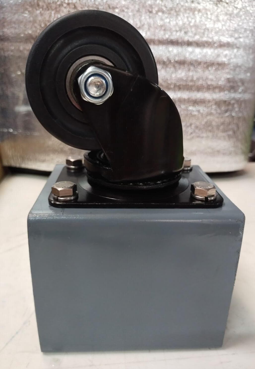 BASE CON RUEDA PARA MÁQUINA FLOW PACK - Imagen 1