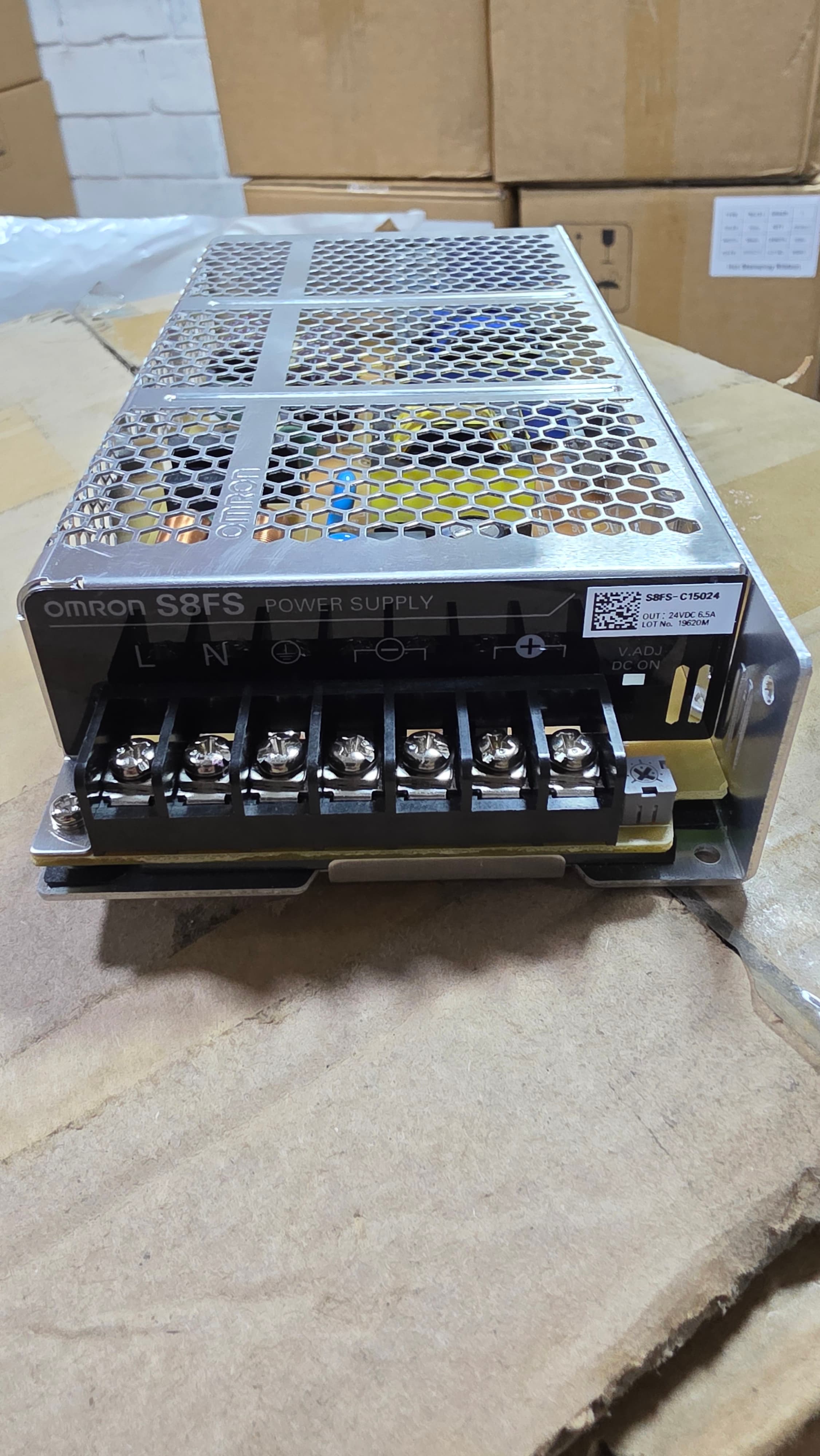 FUENTE DE PODER OMRON S8FS-C15024 / OUT 24VDC 6.5A - Imagen 1