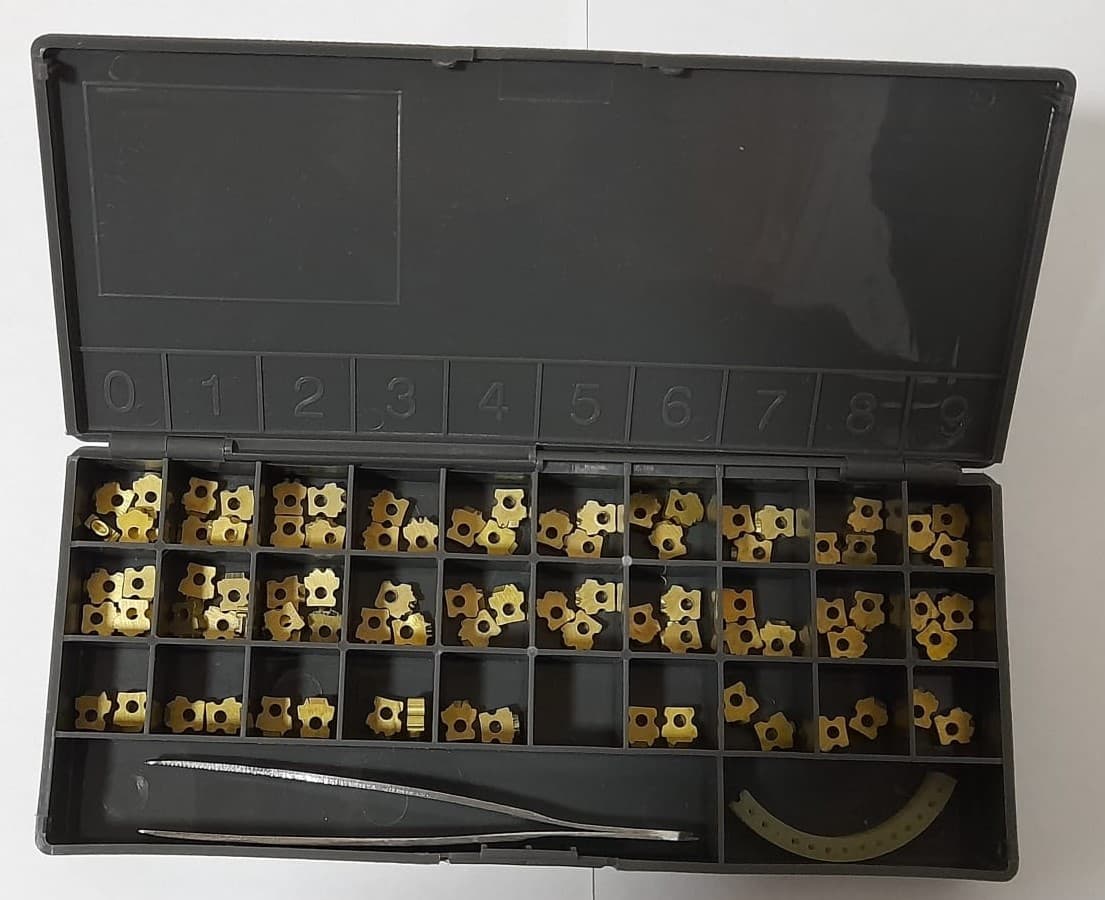 CAJA DE TIPOS PARA INK ROLL DE HUEQUITO /90UNIDADES (T-2.5*7T) - Imagen 1