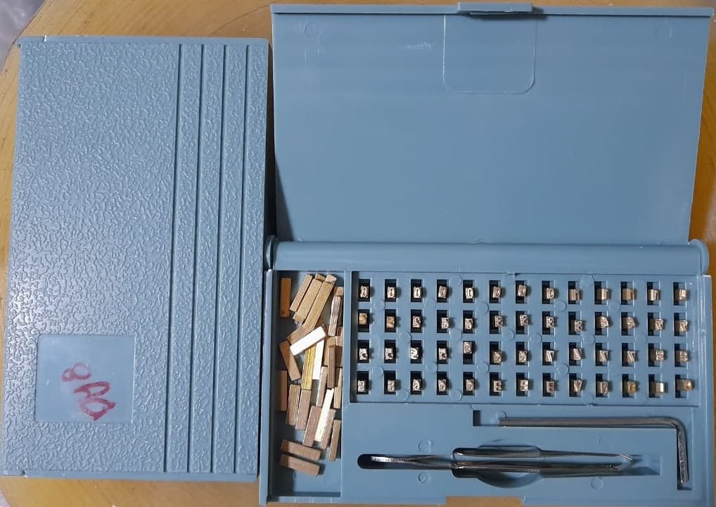 CAJA DE TIPOS 3MM X 56 UNIDADES (T-2*3*15)