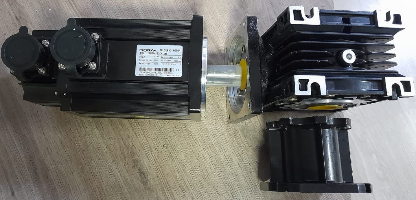 KIT SERVOMOTOR -REDUCTOR-ACOPLE Y CABLE DE PODER Y CABLE SERVODRIVER - Imagen 1