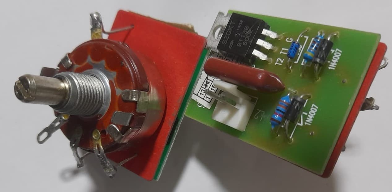 TARJETA CONTROL DE TEMPERATURA FRBM 810 (REGULADOR) - Imagen 1