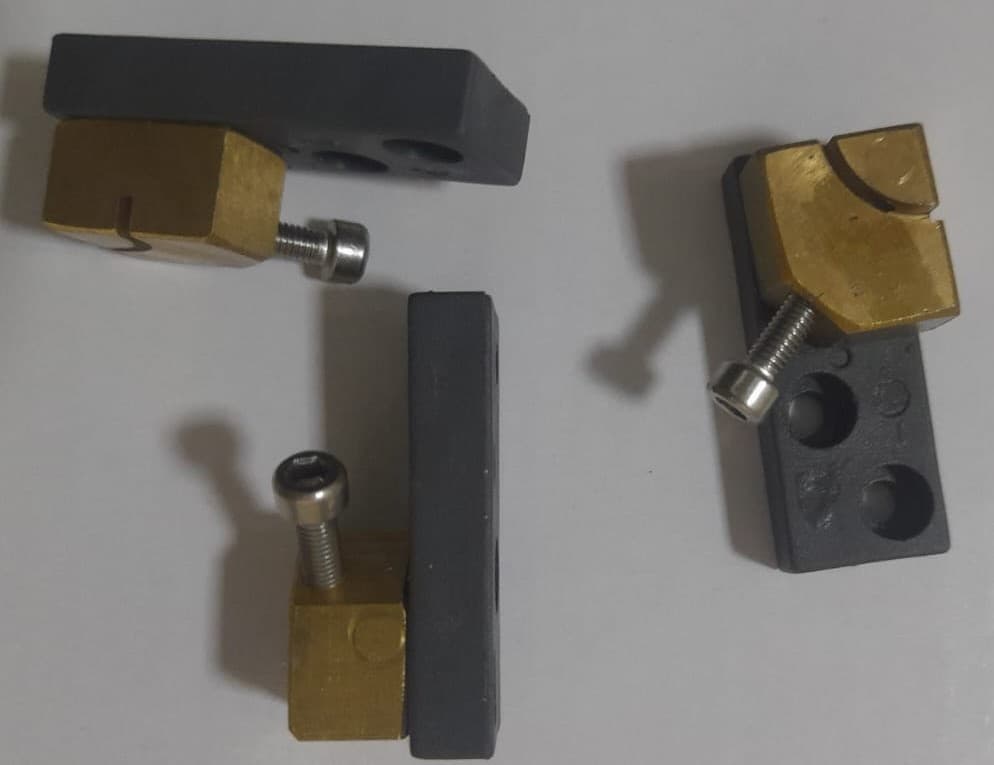 ESQUINERO CON SOPORTE PARA FERRONIQUEL PARA SELLADORA