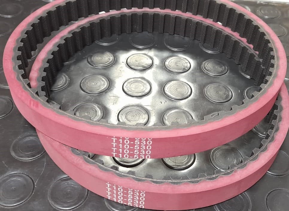CORREA SINCRONICA MAQ. VERTICAL T10X530X18 ROJA 56 DIENTES (PAR) - Imagen 1