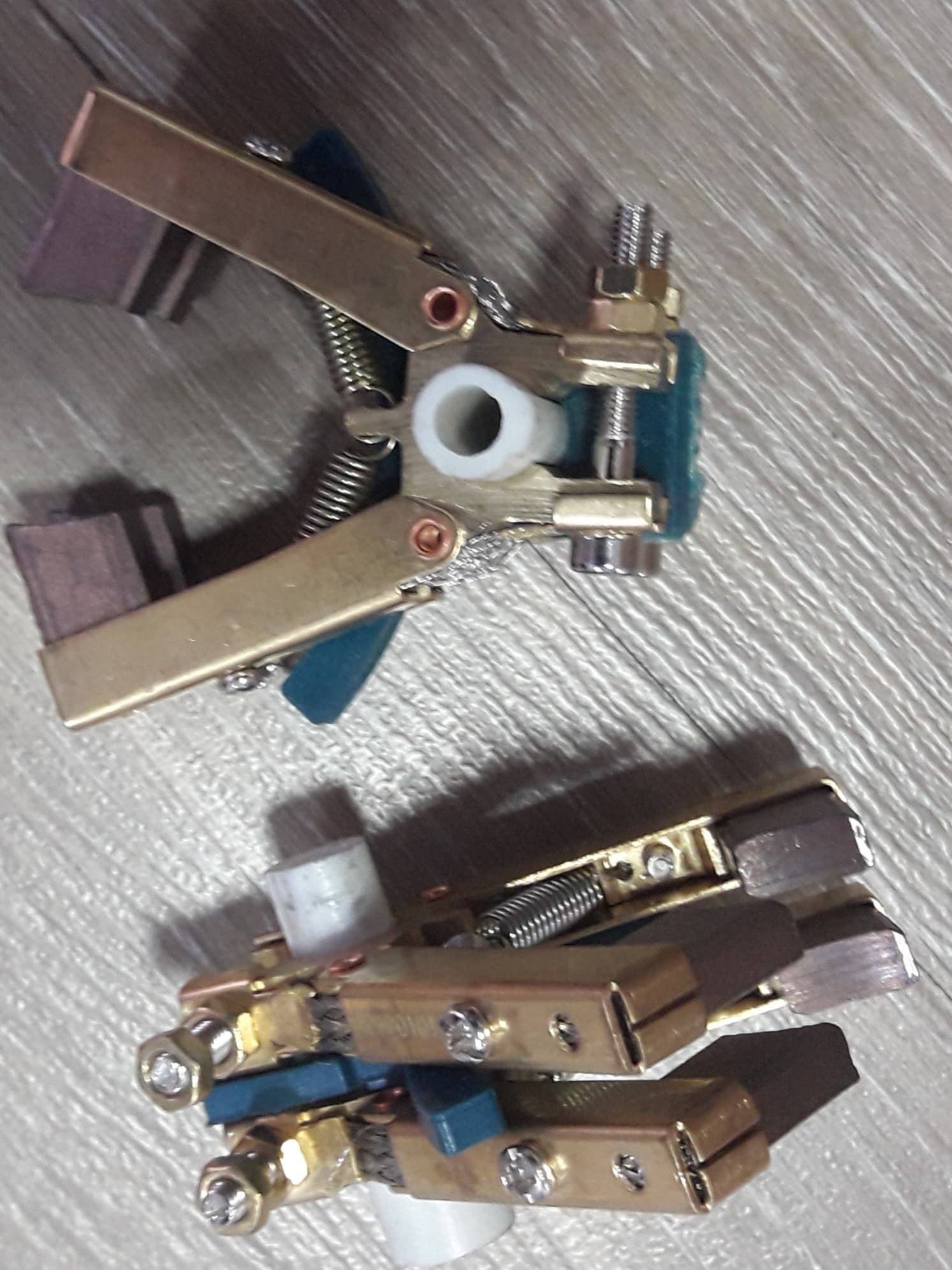 PORTA ESCOBILLA CON ESCOBILLA X2 VIAS - Imagen 1