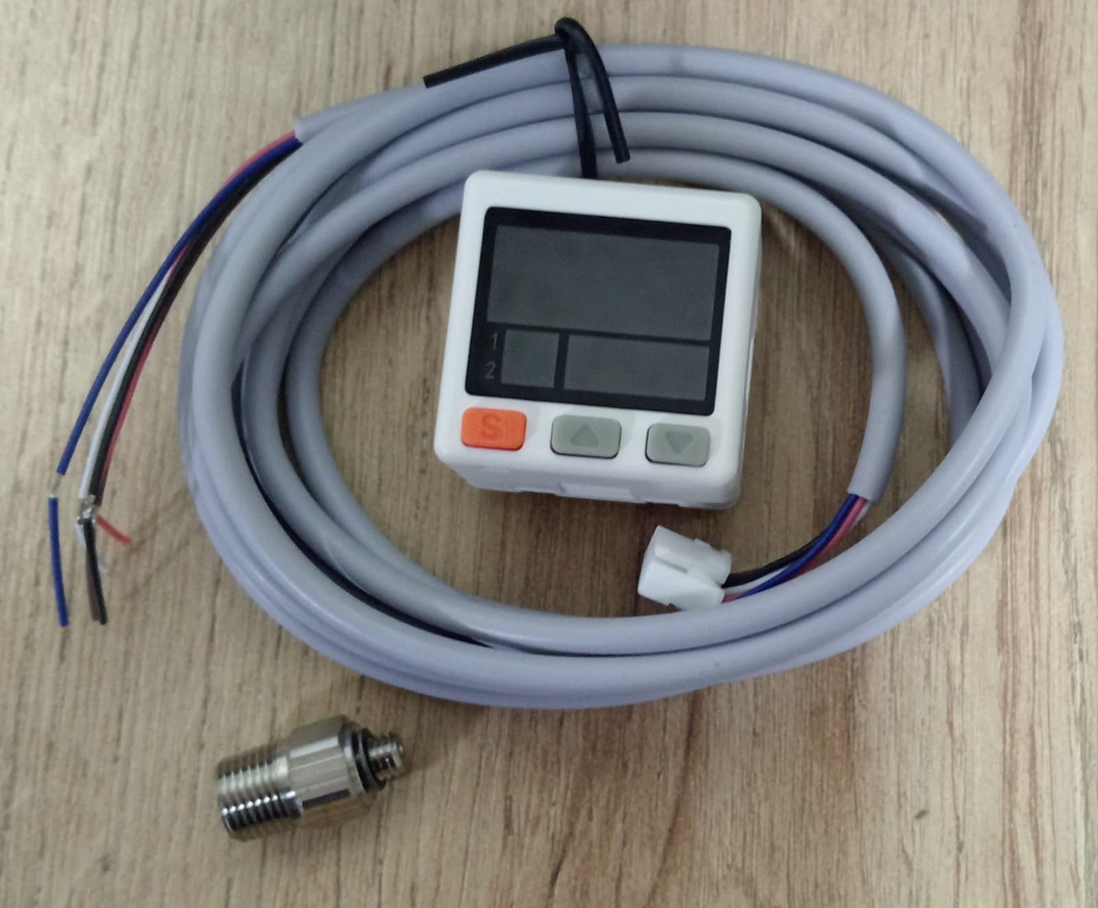 BAROMETRO DIGITAL NPN DE 2 VIAS SERIE UM 30P00 1MT - Imagen 1