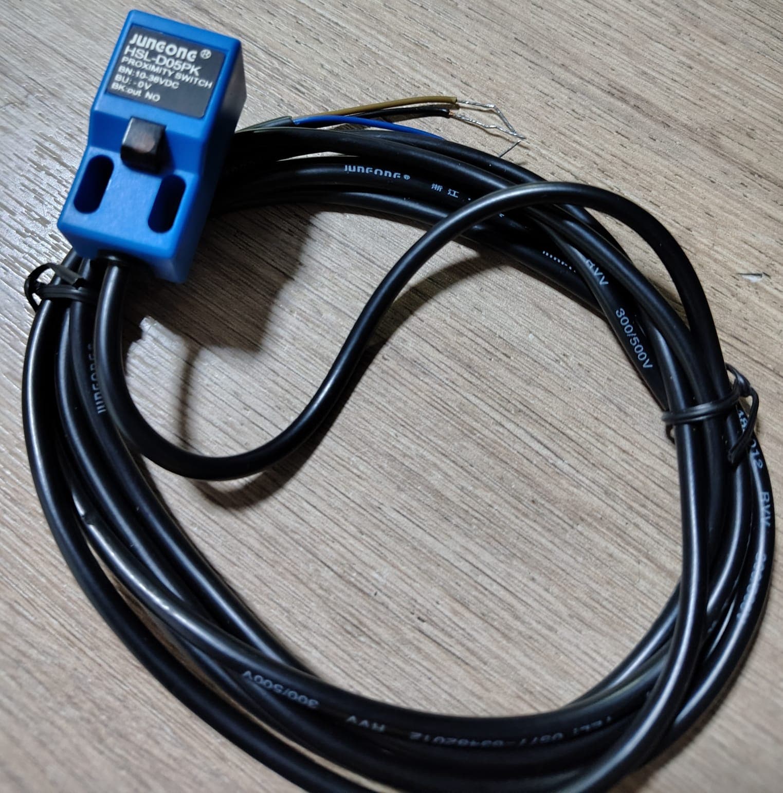 SENSOR DE MOVIMIENTO-PROXIMIDAD HSL-D05PK - Imagen 1