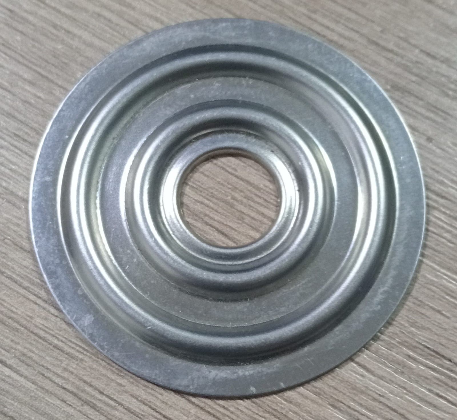 LAMINA INOX PROTECTORA RUEDA AMARILLA - Imagen 1