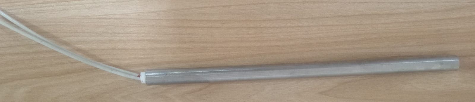 RESISTENCIA TIPO CARTUCHO 300MM 5/8 220V 300 W - Imagen 1