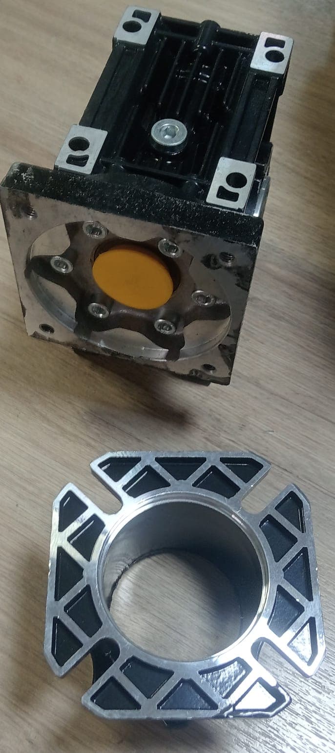 CAJA REDUCTORA SIN EJE PARA SERVO SISTEMA DE ARRASTRE RELACION 1 -5