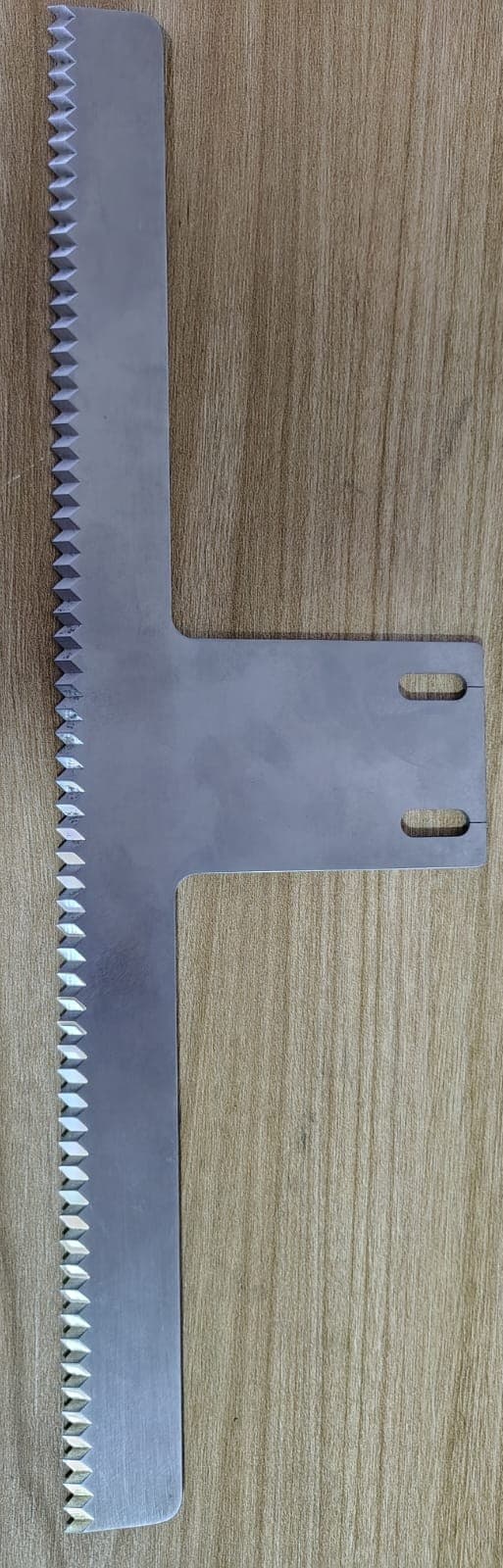 CUCHILLA EN T 320X 95 X 50X 2MM - Imagen 1