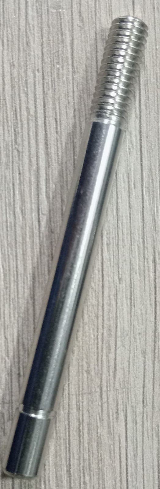 TORNILLO PARA BRAZO TENSOR DE CINTA CON PARTE METALICA - Imagen 1