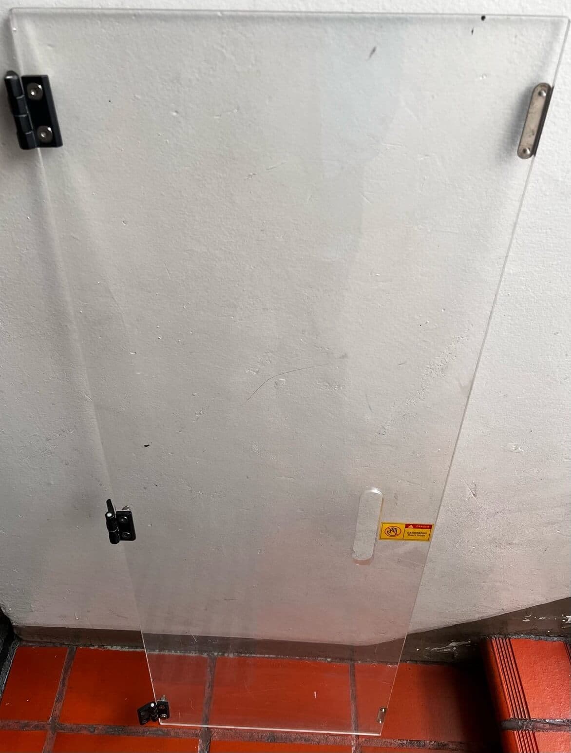 GUARDA ACRÍLICA CON BISAGRAS - Imagen 1