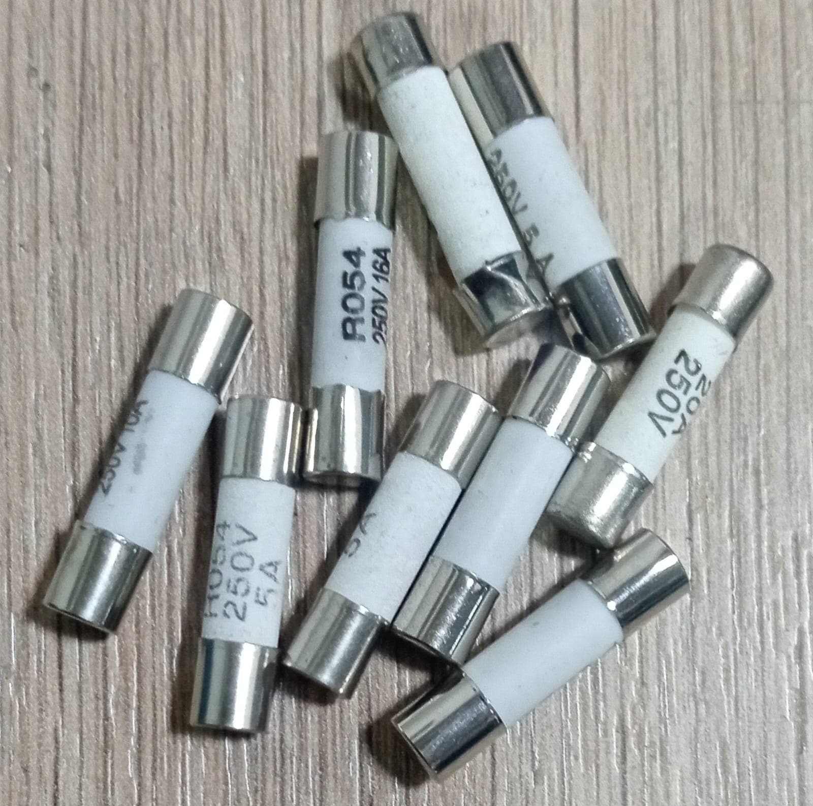 FUSIBLE CERÁMICO PEQUEÑO (UNIDAD) - Imagen 1