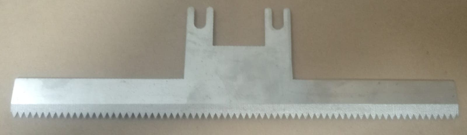 CUCHILLA EN T 215MMX60MMX2MM - Imagen 1